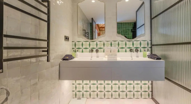 Люкс с балконом Hotel Claude Marbella