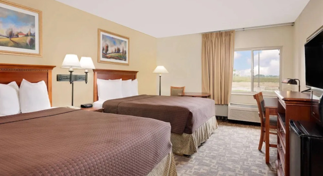 Четырёхместный номер Standard Brookings Inn