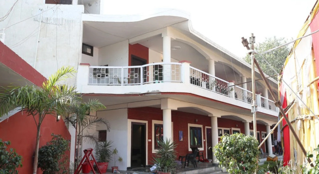OYO 6253 Hotel Garden View Resort, Забронировать Курортный отель Курортные отели Таджгандж, Курортный отель