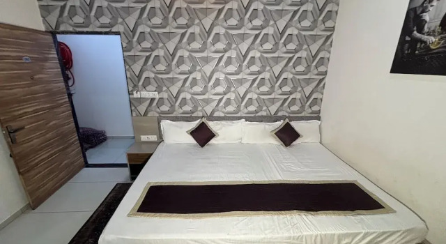 Четырёхместный семейный номер Standard с видом на город Hotel Hanuman Palace-450 meter Khatu Shayam Ji Temple