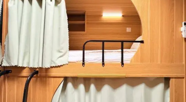 Кровать в общем номере (женский номер) Bay Inn Hostel