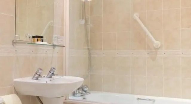 Четырёхместный семейный номер Standard Livermead Cliff Hotel
