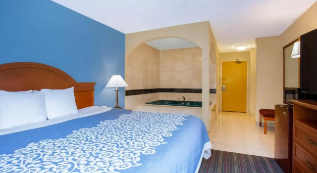 Люкс Days Inn by Wyndham Runnemede Philadelphia Area