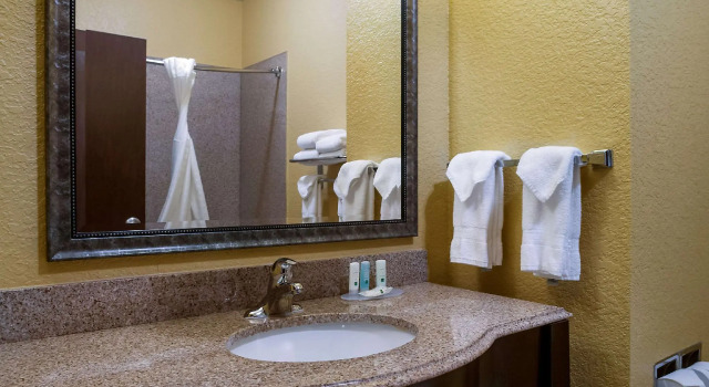 Четырёхместный номер Standard Quality Inn & Suites Slidell