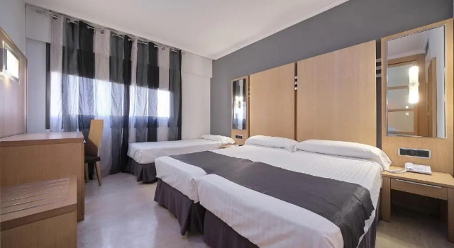 Трёхместный номер Standard Hotel Faro Salazón