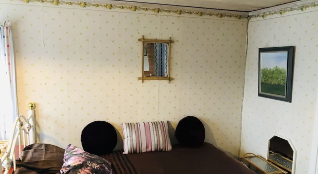 Apple Tree Cabin With River Views, Rezerwuj Hotel Hotele w Svealand z parkingiem, Parking