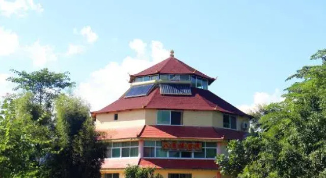 Mengla Bajiaolou Inn, Buchen Sie Hotel Hotels in Yunnan mit Parkplatz, Parkplätze