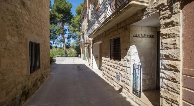 Casa Ca lEster. Terra alta. Matarraña, Book Condo Hotel Hotels in Aragon with Parking, Parking