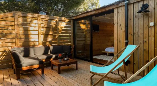 Бунгало Deluxe с видом на сад HolaCamp Sitges Garrofer