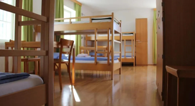 Кровать в общем номере Institut St.Sebastian