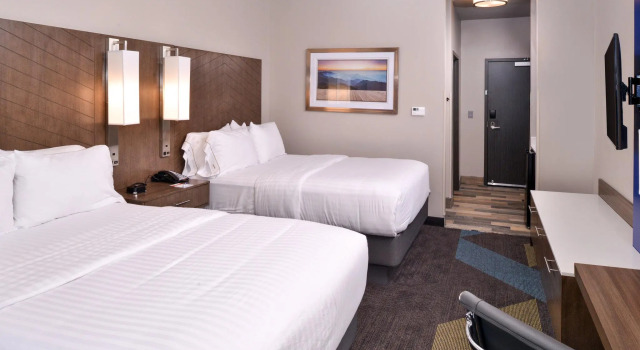 Четырёхместный номер Standard Holiday Inn Express and Suites Bryant - Benton Area by IHG