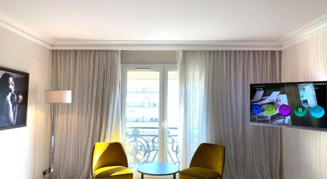 Полулюкс с видом на сад Hôtel Le Canberra