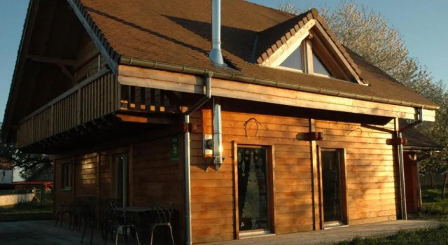 Chalet indépendant avec jardin et accès piscine près de St Pourçain - FR-1-489-151, Забронировать Шале Виллы Овернь-Рона-Альпы, Вилла