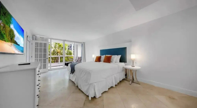 Апартаменты Deluxe StayCozy Apartments at The Grand