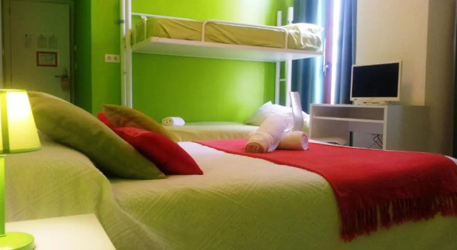 Четырёхместный номер Отель Nest Style Granada