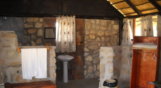 Kapika Waterfall Camp, Boek Hotel Epupa Namibië, in de buurt van Epupa falls