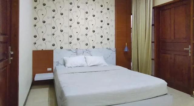 Deluxe room INNCA Jatidiri Villa, Semarang