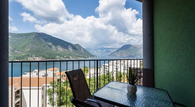 Apartment 14 With Amazing Sea View, Book Lejlighed Hoteller i Kotor Riviera med parkering, Parkering