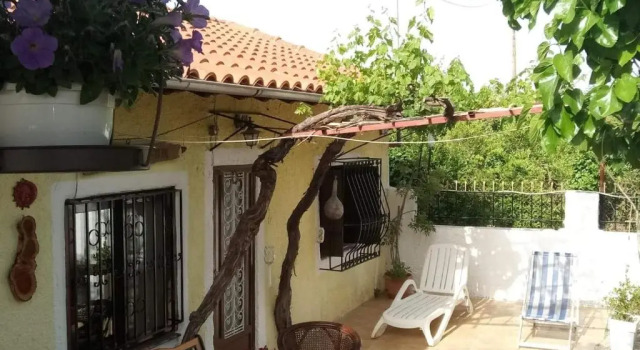 Коттедж Panos and Chrisas House