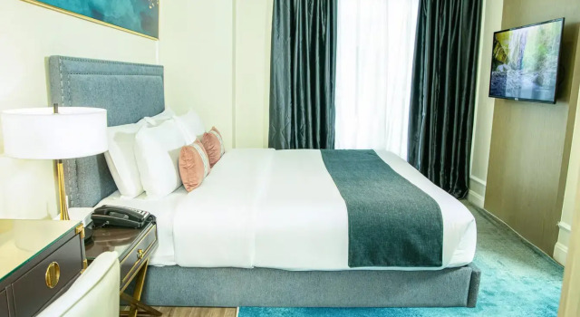 Люкс Deluxe c 1 комнатой Noble Cebu Hotel