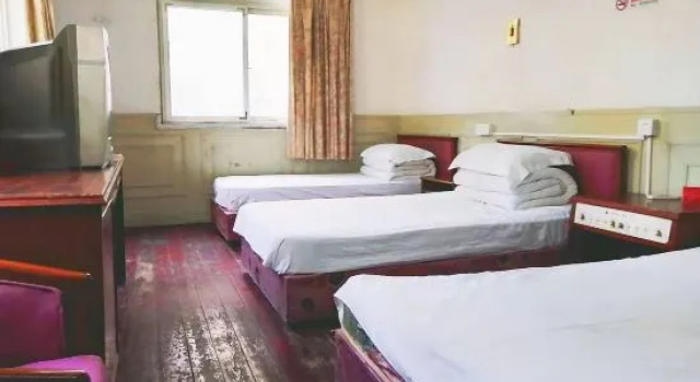 Трёхместный номер Economy Shanghai Zhongfa Hostel