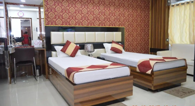 Camera Deluxe Hotel Biswanath