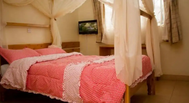 Golden Palm Breeze Hotel, Book Hotel Hoteller i Kenol med pool, Swimmingpool