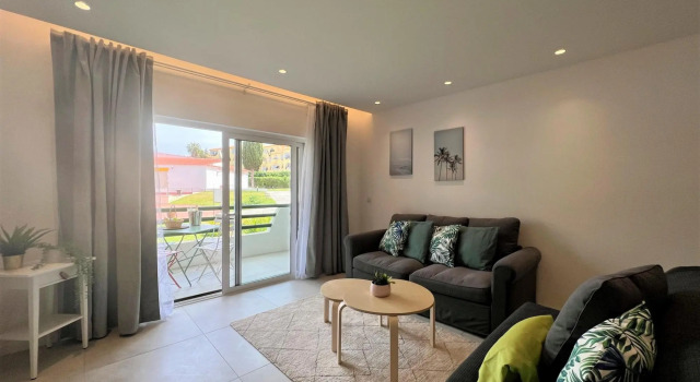 Albufeira Twins 2 With Pool by Homing, Rezerwuj Apartament Hotele w Algarve z basenem, Basen
