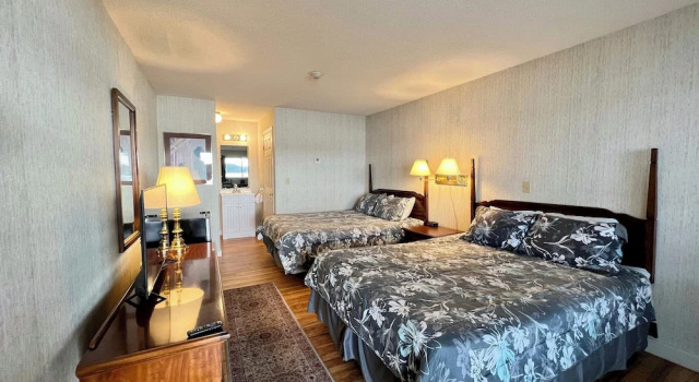 Четырёхместный номер Standard с видом на озеро Island Pond Country Inn