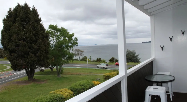 Двухместный люкс с видом на озеро Taupo Thermal Motel & Spa - Adults Only