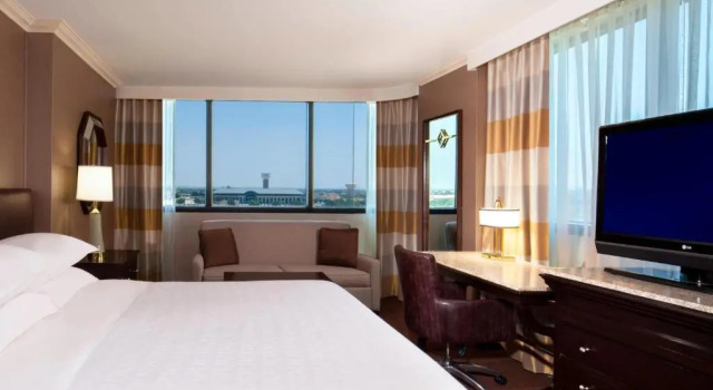 Номер Standard Sheraton DFW Airport Hotel