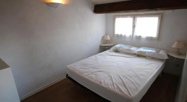 Villa 4 couchages terrasse parking dans résidence sécurisée piscine commune 250m de la mer LRSUNO5