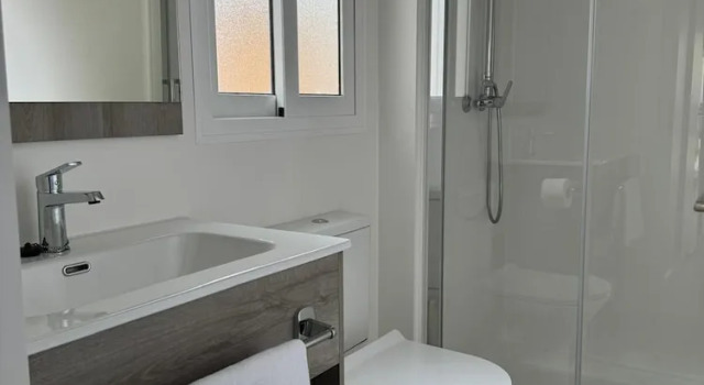 Бунгало с 2 комнатами с балконом Costa del Sol Glamping Village