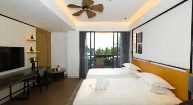 Люкс с 2 комнатами с видом на море Отель Golden Phoenix Sea View