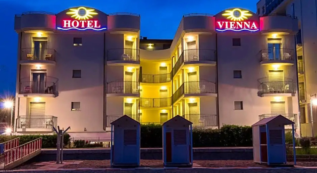 Hotel Vienna, Забронировать Отель Каорле Линьяно-Ривьера