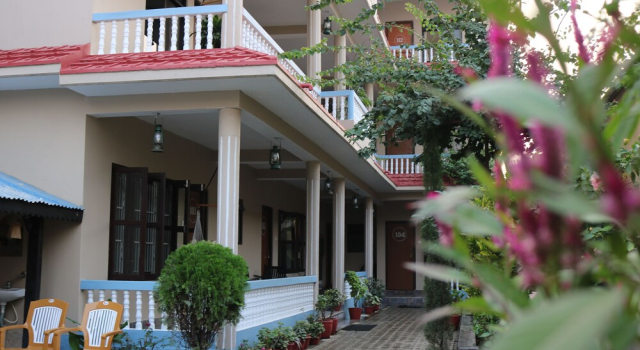 Peacock - a family-run hotel, Забронировать Отель Баххаули провинция Багмати-Прадеш
