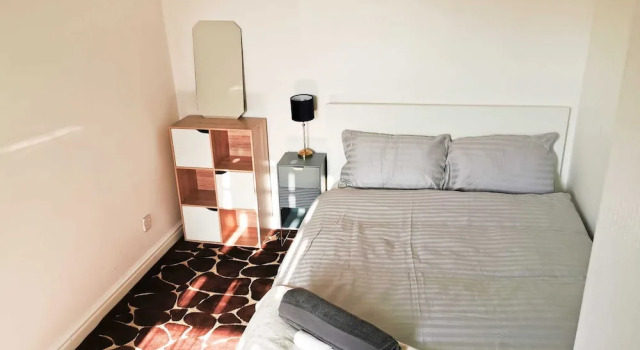 Коттедж Charming 4-bed House in Manchester