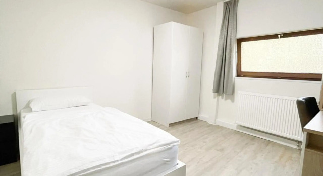 Traumhaftes Privatzimmer in Karlsruhe, Забронировать Отель Отели Карлсруэ 3 звезды, рядом с Верховный суд, 3*