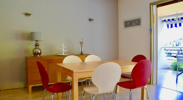 Appart Standing Avec Vue Grand Balcon - Parking - Clim, Забронировать Апартаменты/квартира Отели Calanques National Park с бассейном, Бассейн
