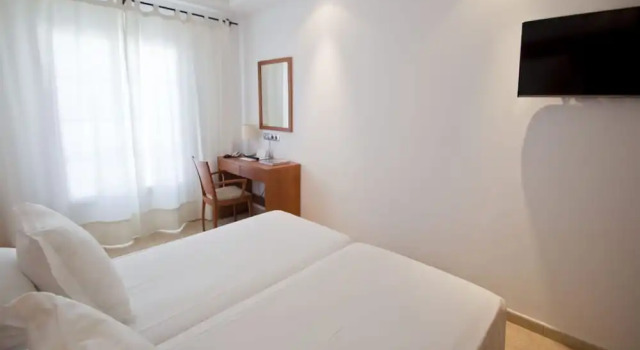 Четырёхместный номер Hotel Jeni & Restaurant