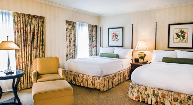 Четырёхместный номер Standard Mayflower Park Hotel