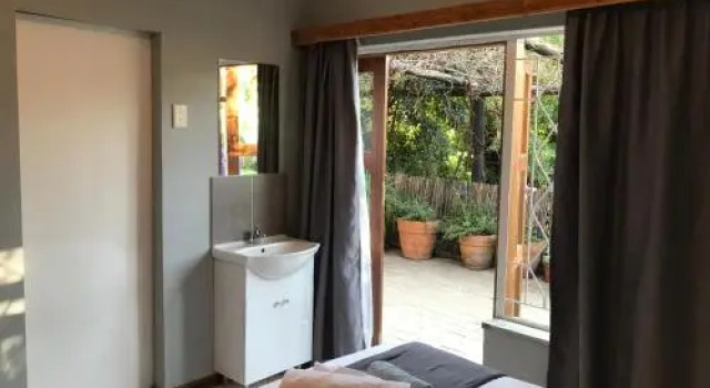 Celtis Lane Guest House, Book Pension Hoteller i Boksburg med pool, Swimmingpool