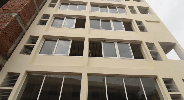 Vaccinated Staff- Capital O 13310 Noida Suites, Забронировать Отель Нойда штат Уттар-Прадеш