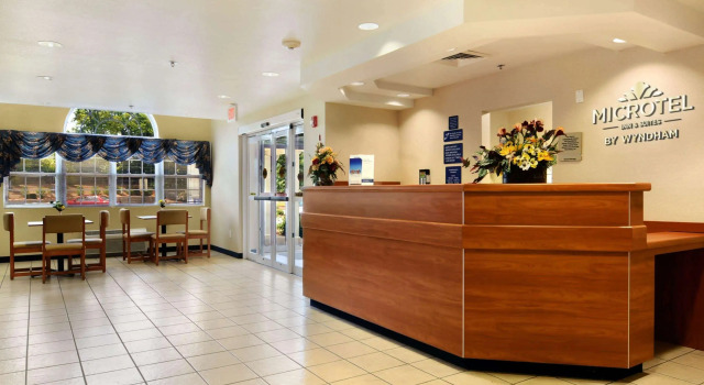 Microtel Inn & Suites by Wyndham Huntsville, Забронировать Отель Хантсвилл штат Алабама