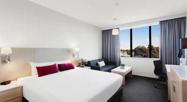 Двухместный номер Standard с видом на озеро Mercure Melbourne Albert Park