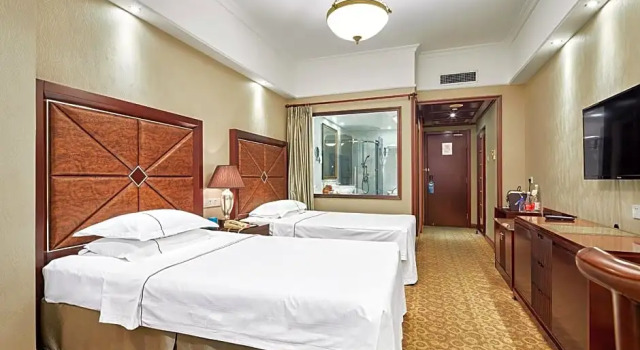 Номер Superior Grand Regency Hotel