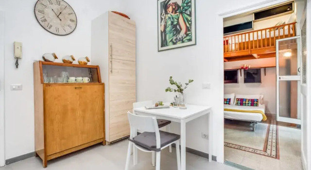 Lovely Little Nest in the Heart of Testaccio, Забронировать Отель Рим Лацио, рядом с Уста истины