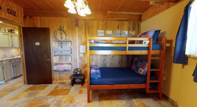 Juniper Ridge Family Cabin, Rezerwuj Dom wakacyjny Hotele w Monument Valley z parkingiem, Parking