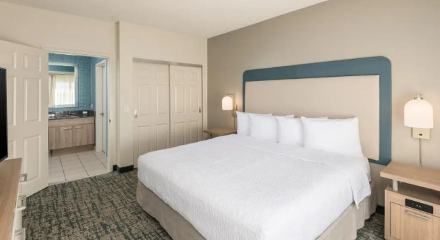 Люкс с 2 комнатами Homewood Suites Miami Airport/Blue Lagoon