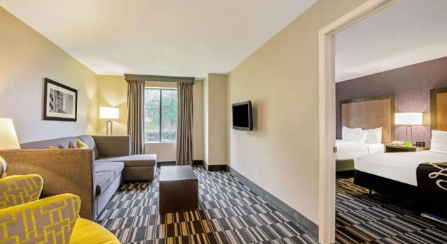 Четырёхместный люкс La Quinta Inn & Suites by Wyndham Houston North-Spring